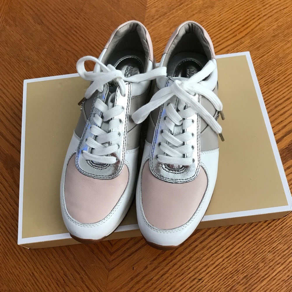 AUTHENTIC Michael Kors Allie Wrap Trainer 6.5M